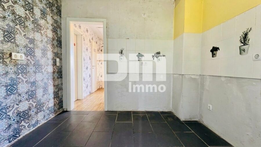 Umfangreich saniertes EFH inkl. PV-Anlage, Terrasse, Wintergarten und Garage - EG / OG Küche / ZUgang Wintergarten